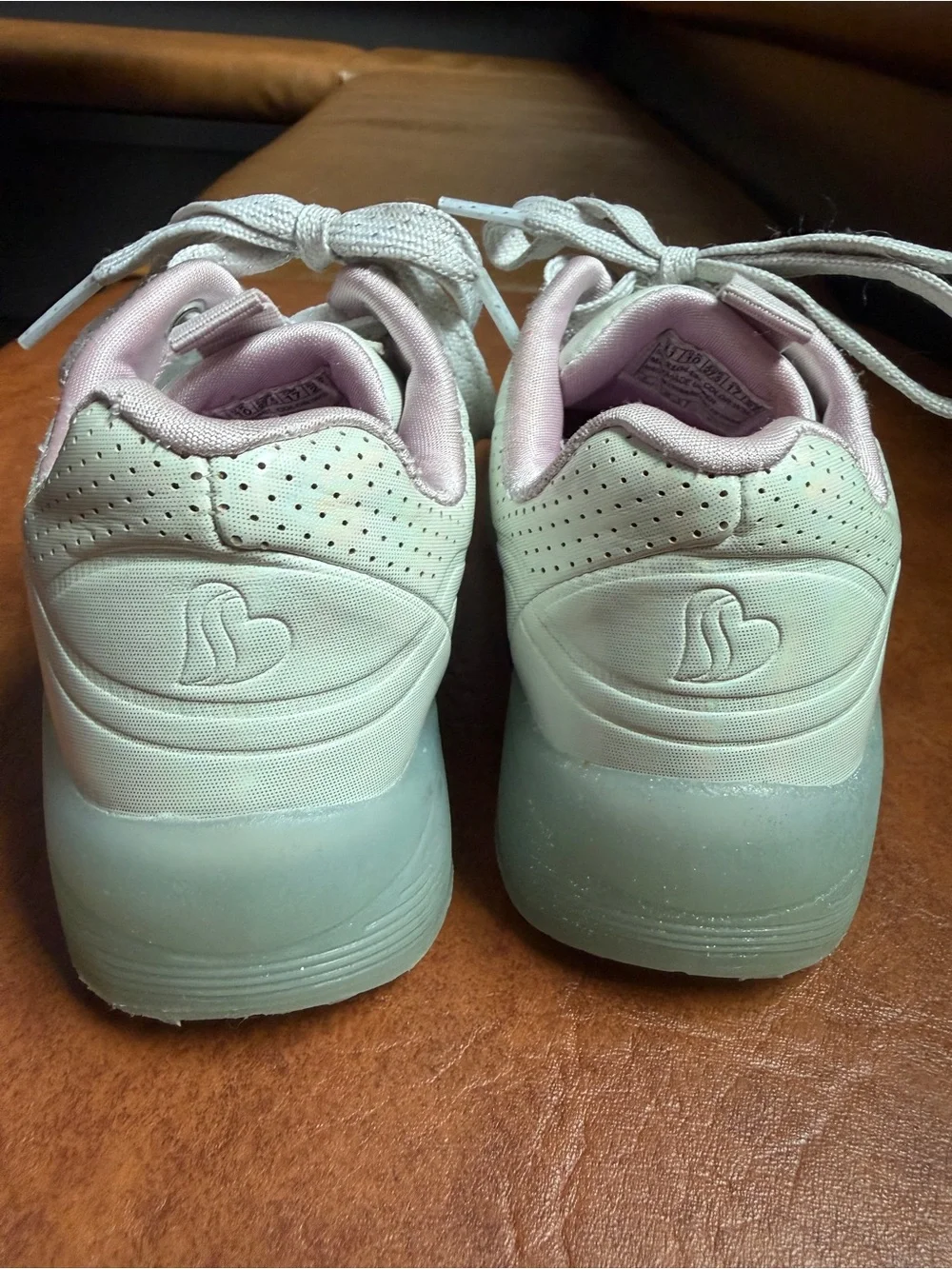 Skechers Uno Ice - Prism Luxe - Iridescent Pearl and lavender Lace-UPs size 11